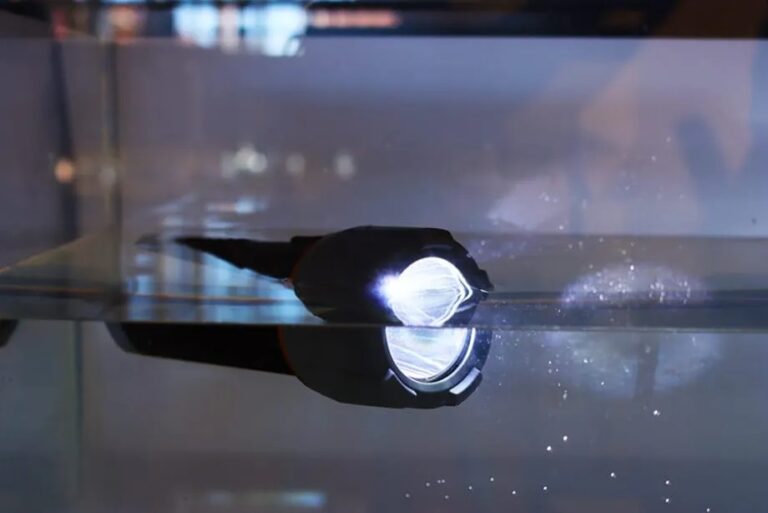 torcia duracell led 200lm autonomia 8h portata 150mt IPX6 galleggiante accensione automatica in acqua - immagine 5